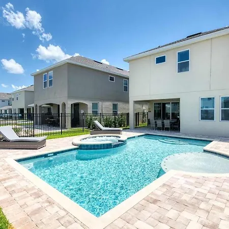 Modern 6 Bdrm Abode With Private Pool And Spa In Encore